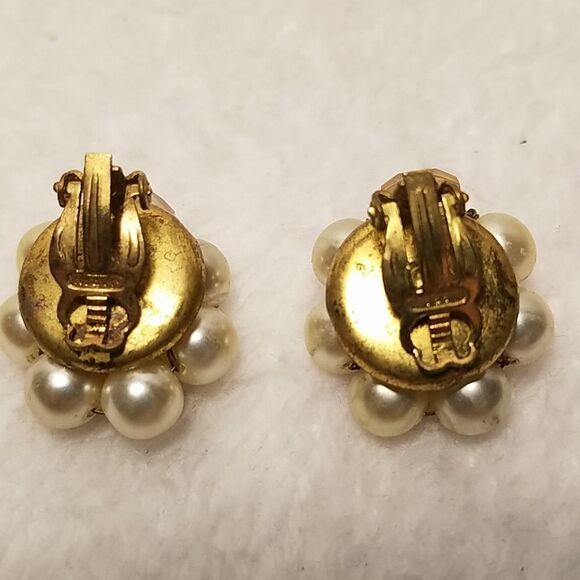 Vintage Faux Pearl Clip On Earrings - Picture 3 of 3